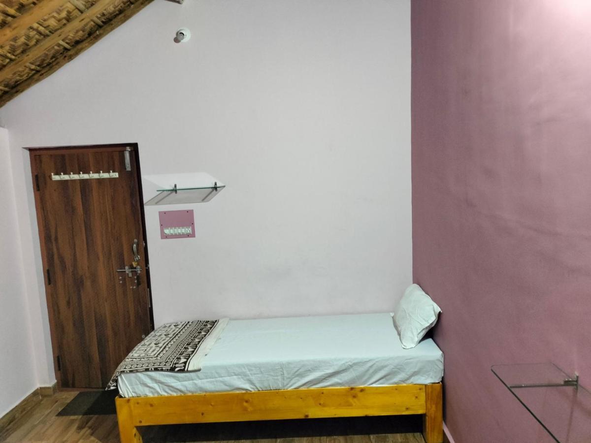Prajwal Home Stay Хампі Екстер'єр фото