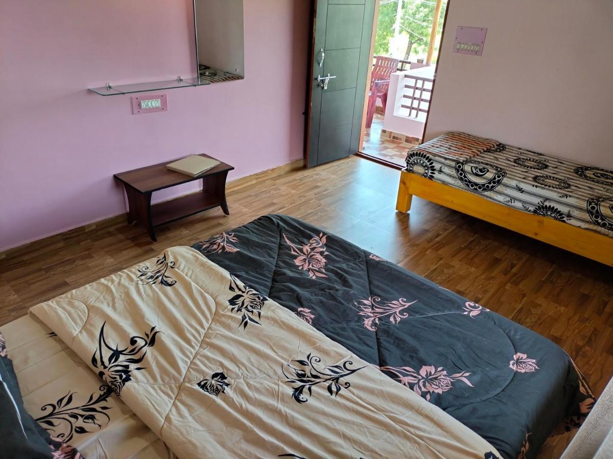 Prajwal Home Stay Хампі Екстер'єр фото
