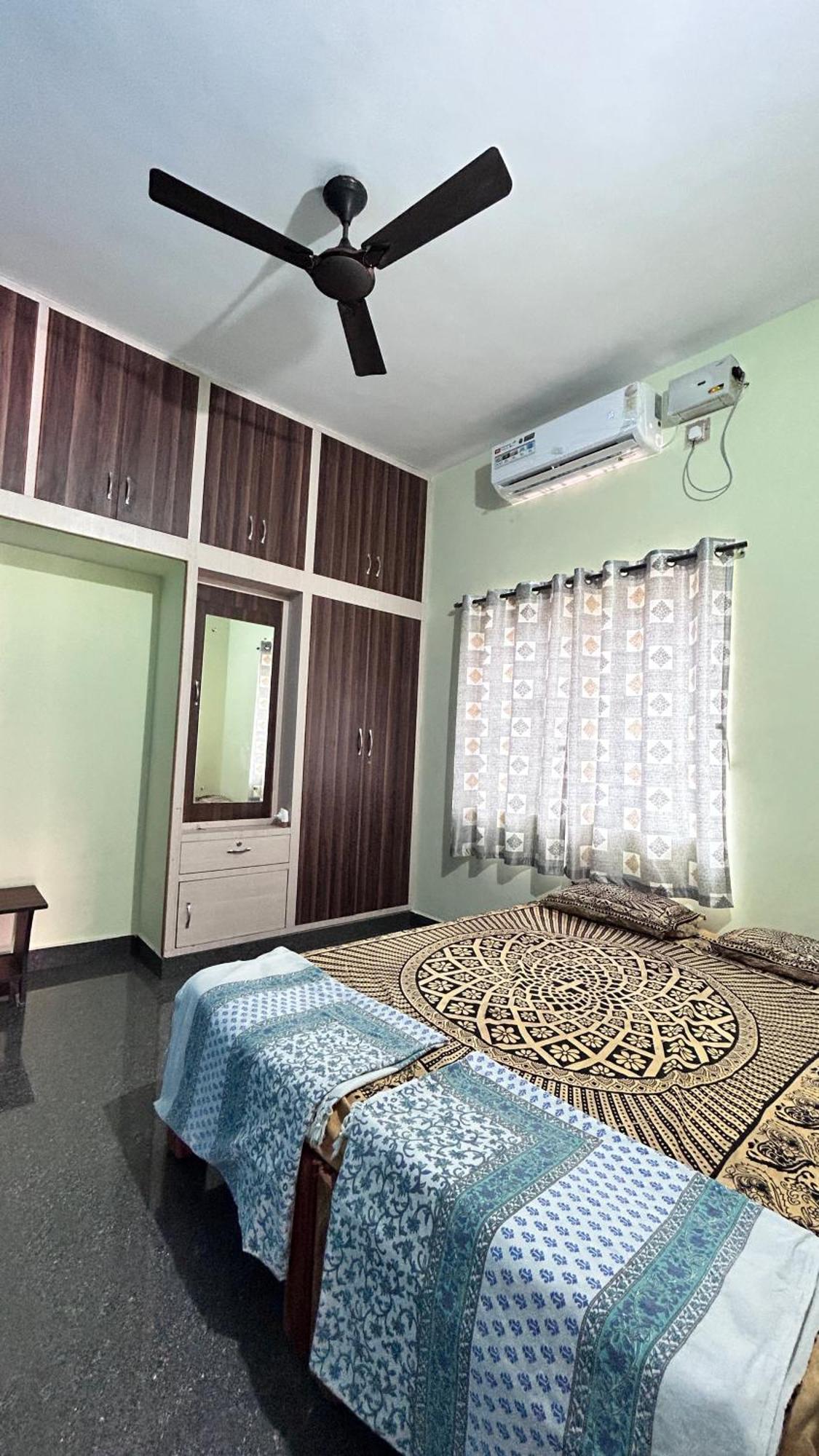 Prajwal Home Stay Хампі Номер фото